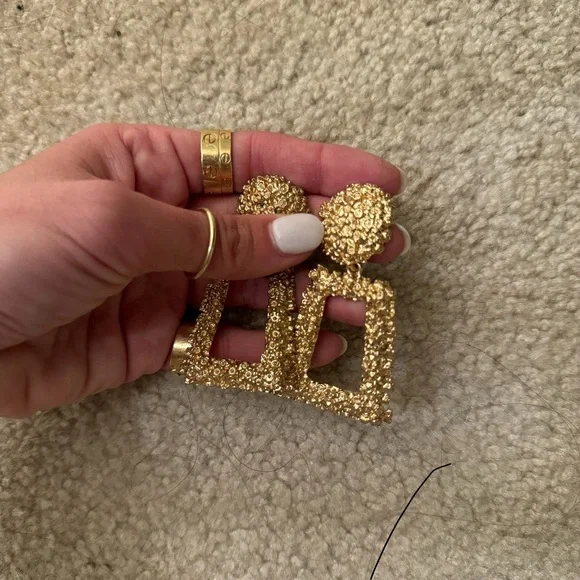 Zara gold earrings so pretty - Picture 3 of 5